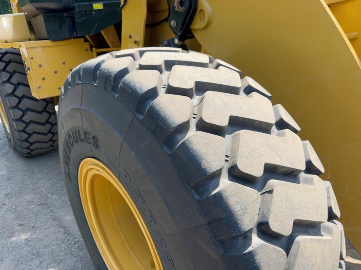 2016-caterpillar-938m-image-12