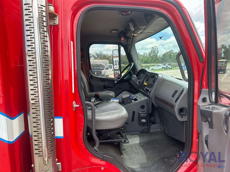 2016-freightliner-m2-106-braun-ambulance-image-41