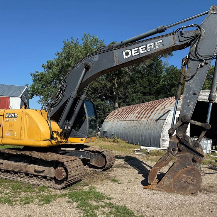DEERE 225D LC