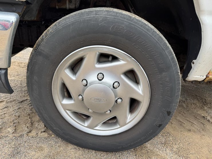 2011-ford-cargo-image-63