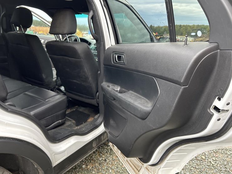 2017-ford-explorer-image-29