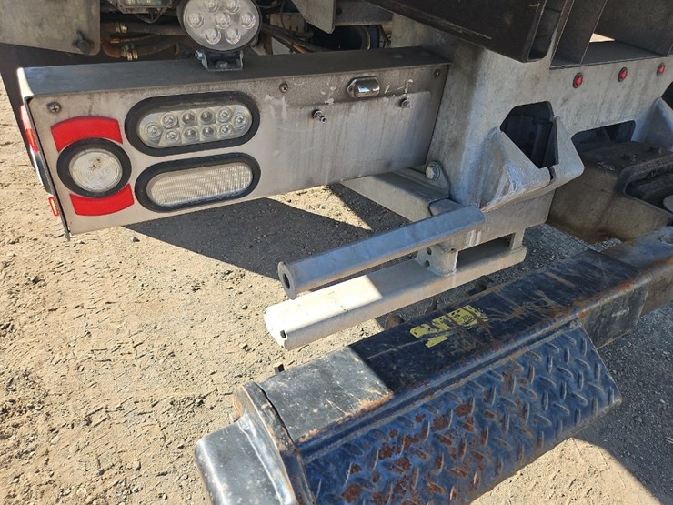2014-ford-f550-xlt-image-26