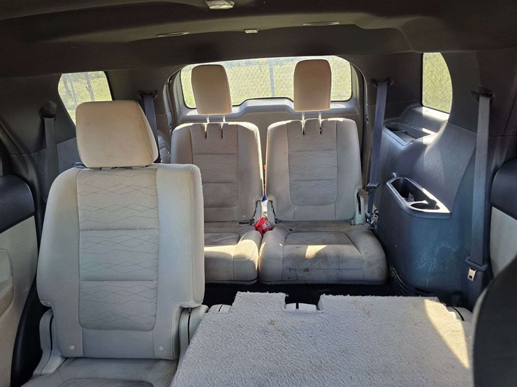 2015-ford-explorer-image-7