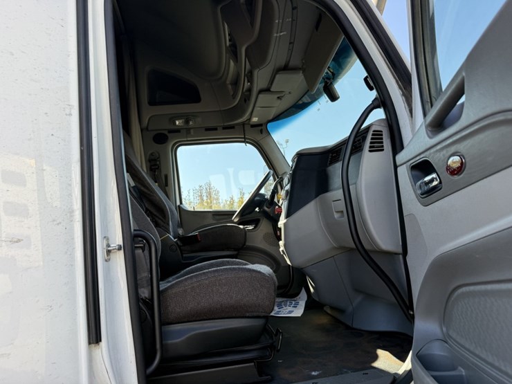 2020-peterbilt-579-image-41