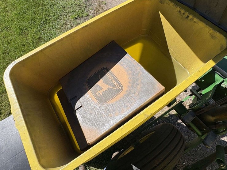 john-deere-7200-image-37