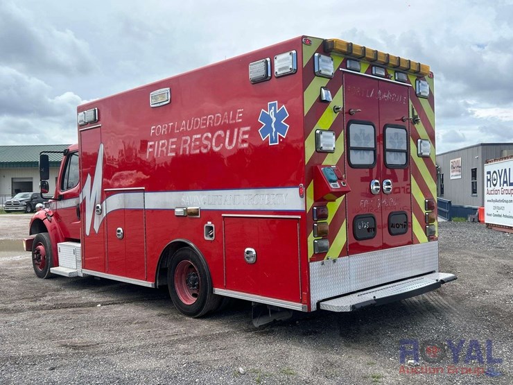 2016-freightliner-m2-106-braun-ambulance-image-4