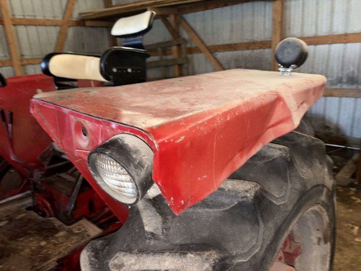 1965-farmall-656-tractor,-open-station,-gas,-nf,-fenders,-15.5-38-rears,-(3)-pair-of-rear-wheel-weig-image-5