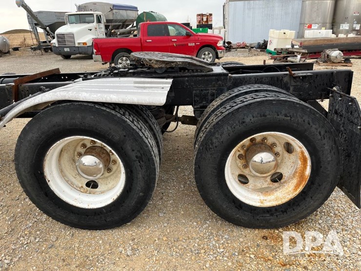 1989-freightliner-day-cab-truck-(jn0784,-unit-06815)-image-42