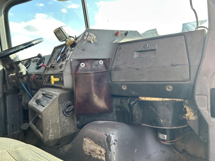 1995-mack-dm690s-image-63