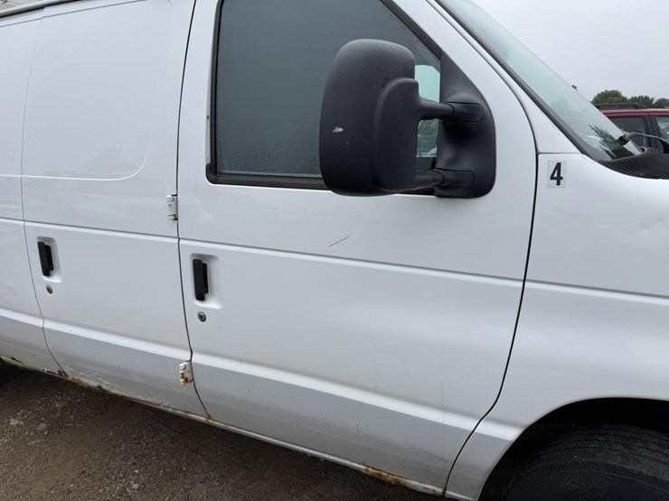 2011-ford-cargo-image-29