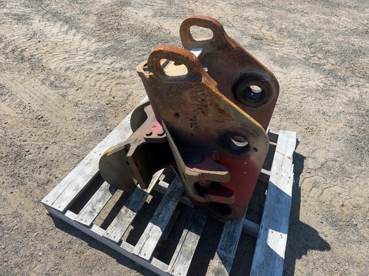 wr-hyd-tilting-swinger-coupler-image-1