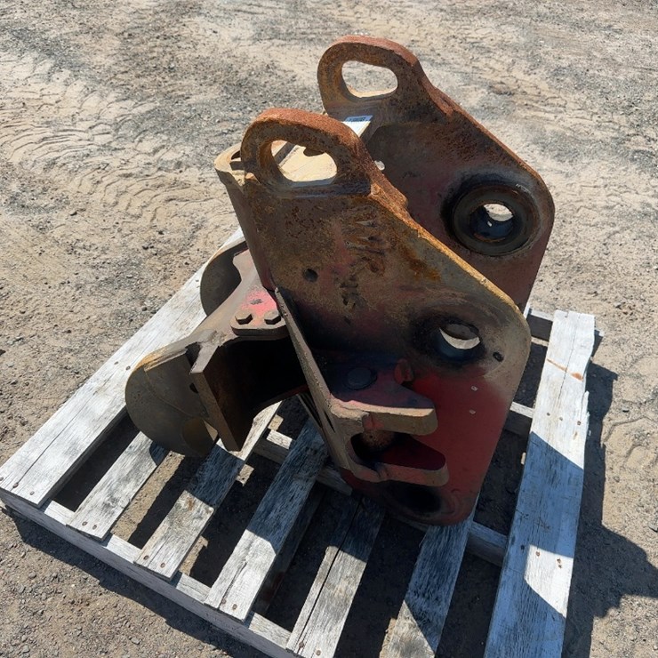 WR HYD TILTING SWINGER COUPLER