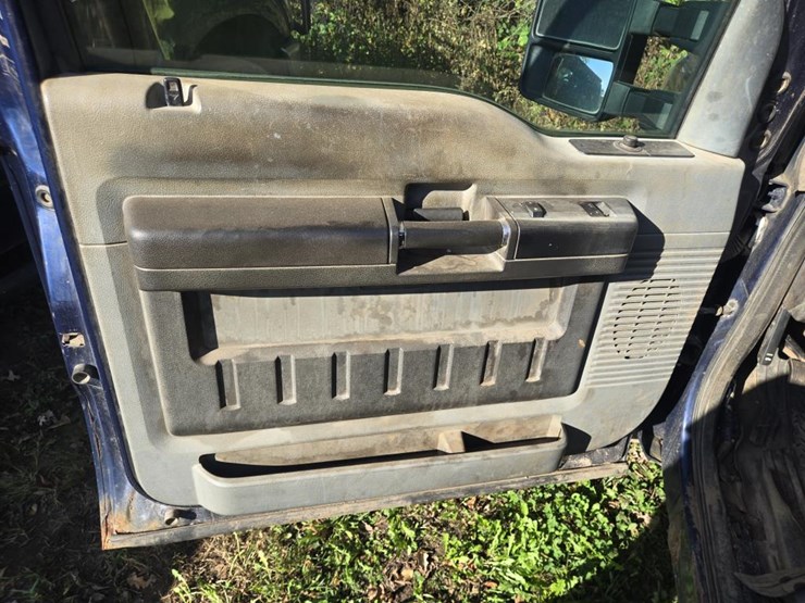 2011-ford-f250-image-24