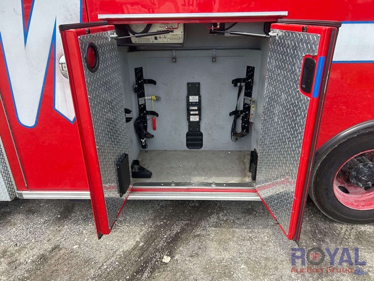 2016-freightliner-m2-106-braun-ambulance-image-20