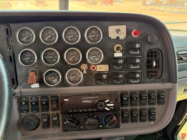 2015-peterbilt-367-image-19
