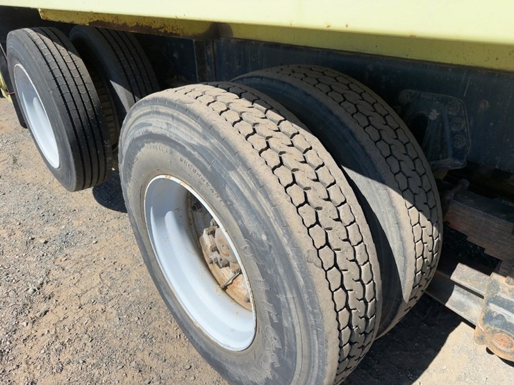 1995-ford-l9000-image-17