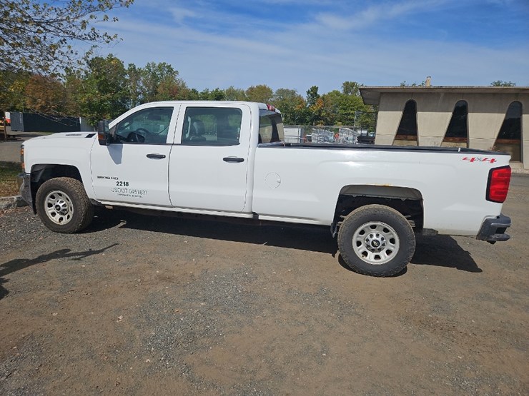2017-chevrolet-3500hd-image-2