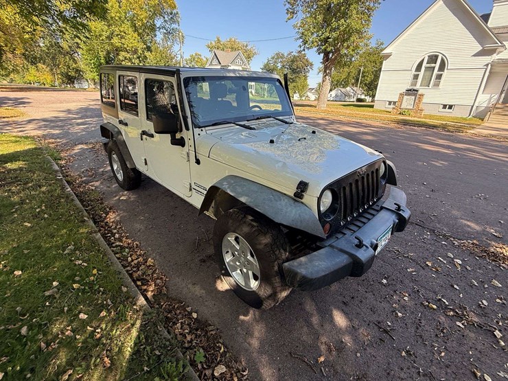 2011-jeep-wrangler-sport-image-4