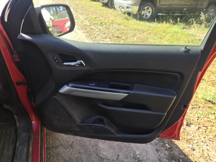 2015-chevrolet-colorado-image-28