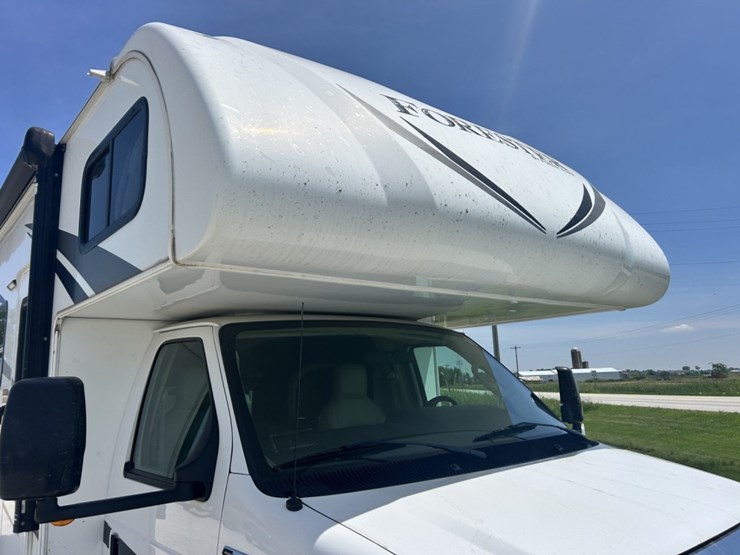 2017-ford-e450-image-28