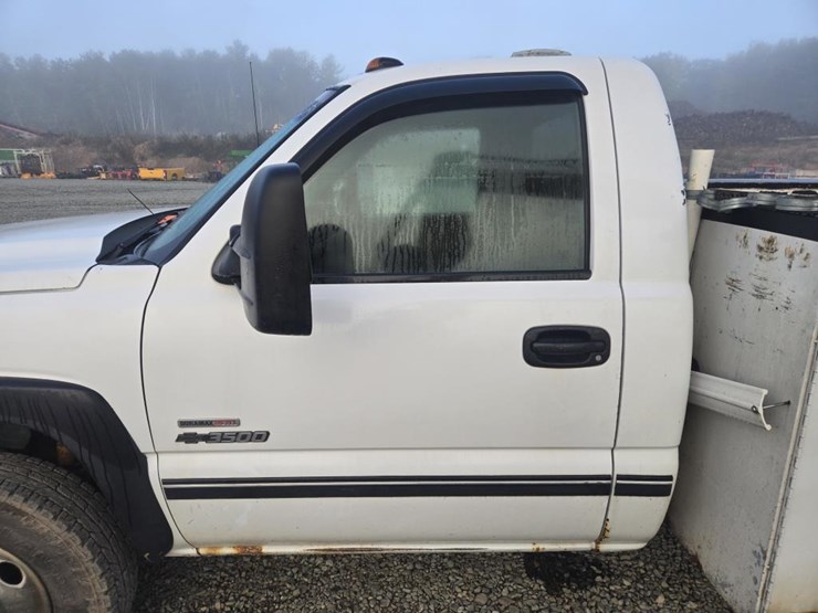 2005-chevrolet-3500-image-13