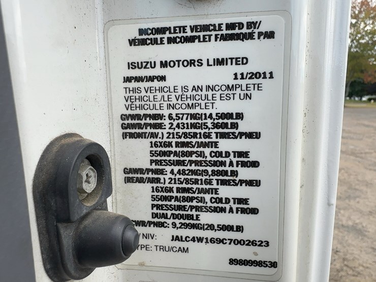 2012-isuzu-npr-hd-image-20