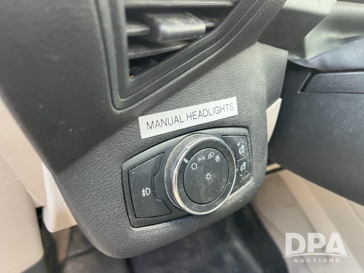 2015-ford-escape-se-image-42