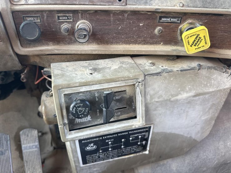 1986-mack-dm686sx-image-34