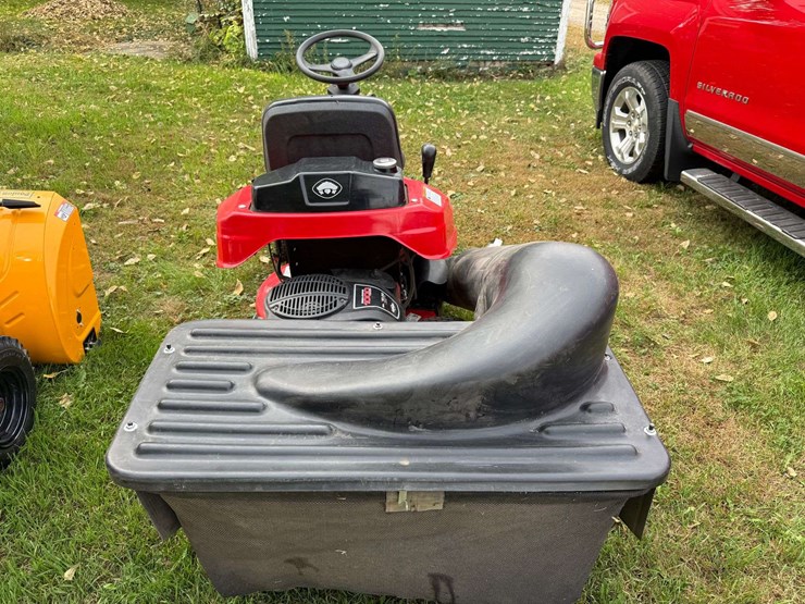 snapper-28”-riding-lawn-mower-with-bagger-image-4
