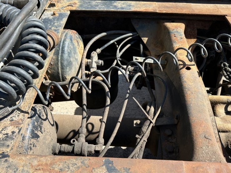 #1751-•-western-star-tri-axle-day-cab-truck-tractor-image-28