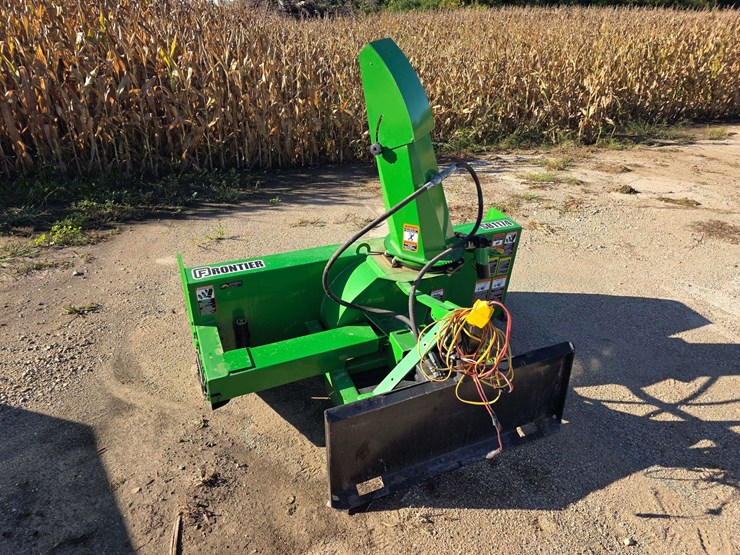 frontier-sb1174-3pt-snowblower-with-skid-loader-quick-attachment-adapter-plate,-2-years-old,-hydraul-image-3