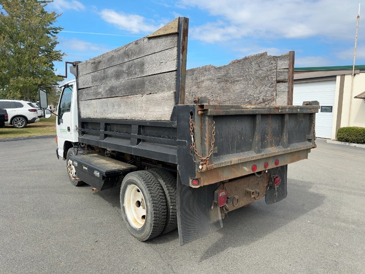 2003-isuzu-npr-image-3