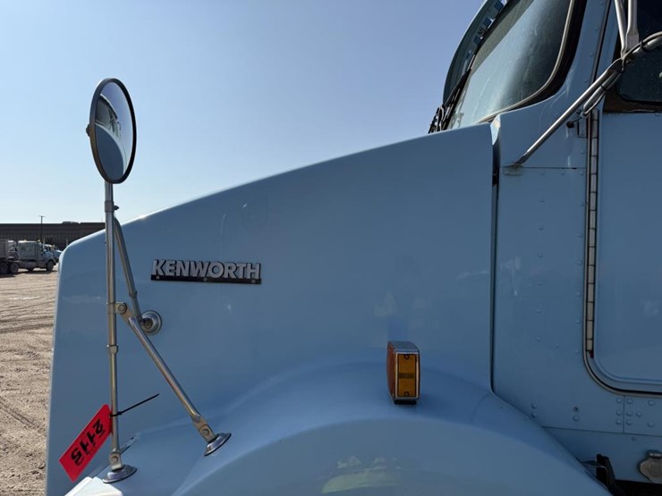 2015-kenworth-t800-image-31
