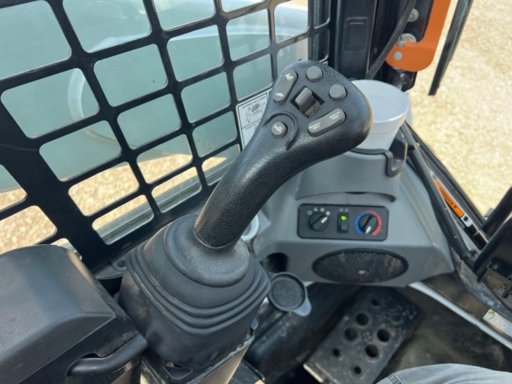 2023-bobcat-t770-image-29