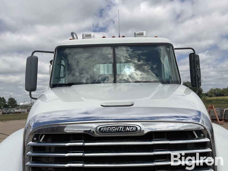 2006-freightliner-columbia-120-image-15