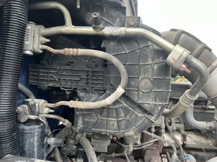 2020-kenworth-t680-image-28