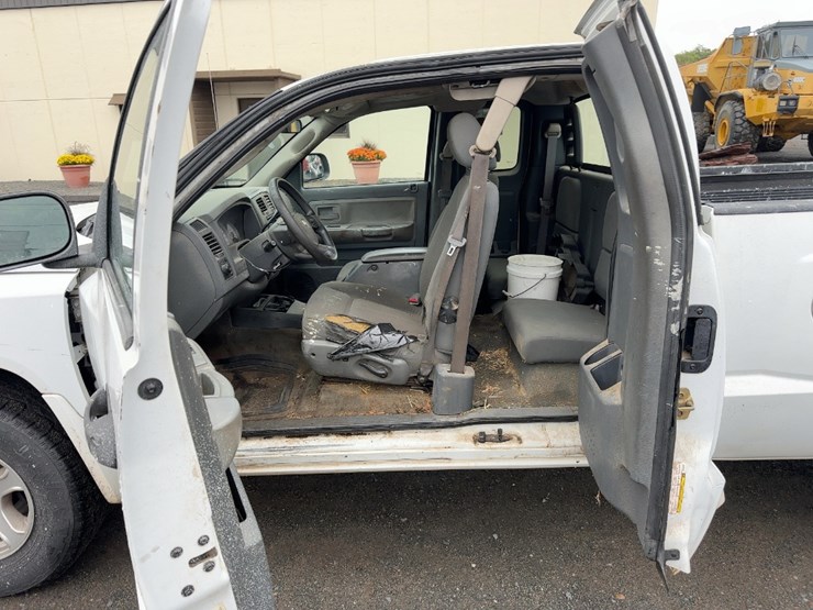 2005-dodge-dakota-slt-image-12