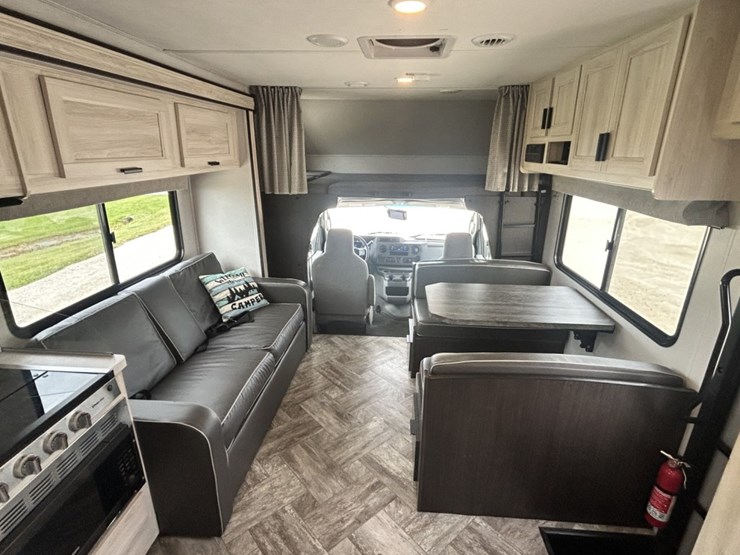 2021-ford-e450-image-78