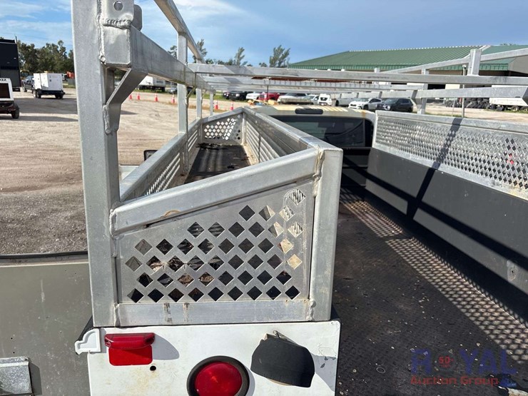 2013-ford-f550-image-21
