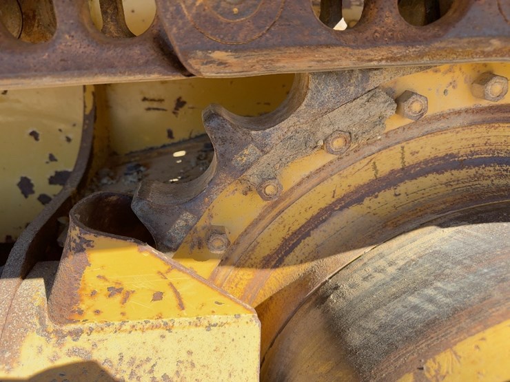 2011-caterpillar-d4k-xl-image-22