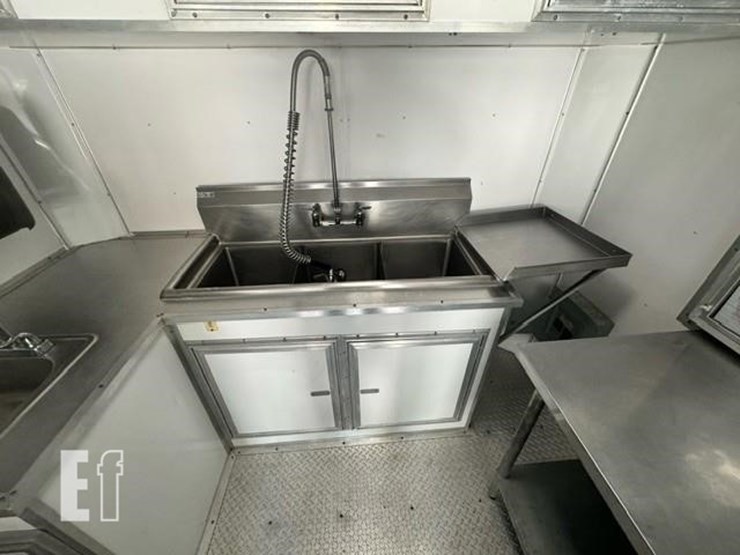2011-custom-trailer-image-16