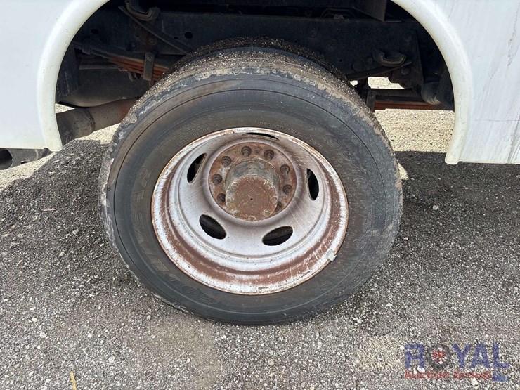 2013-ford-f550-image-24