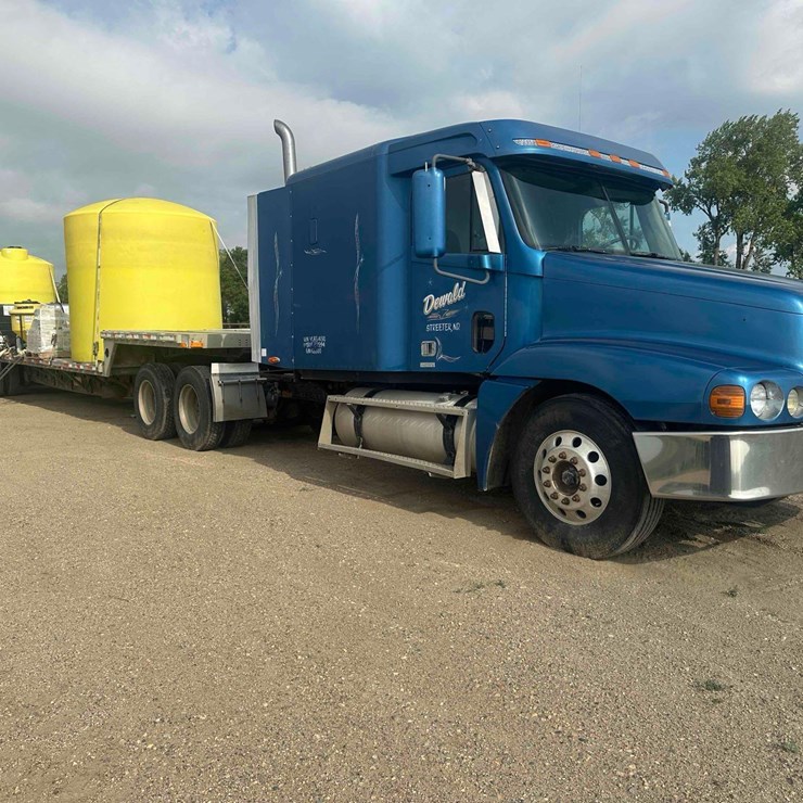 1999 Freightliner Semi