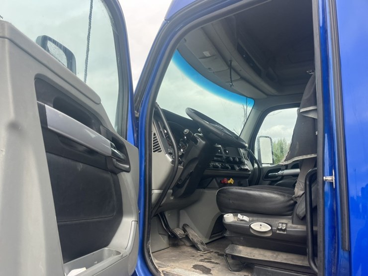 2020-kenworth-t680-image-69
