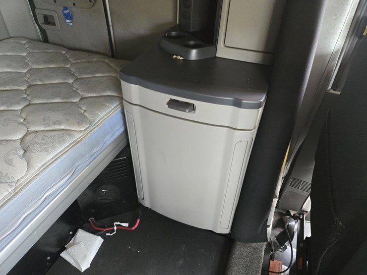 2019-peterbilt-579-image-64