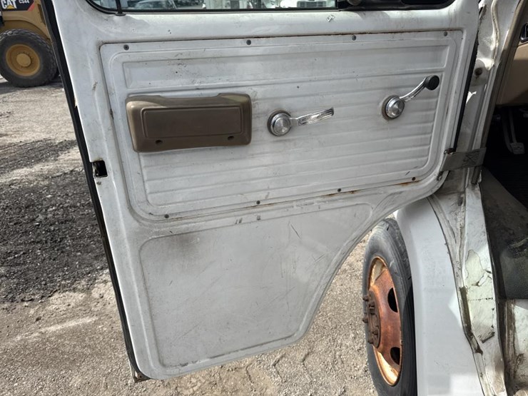 1996-gmc-3500-image-23