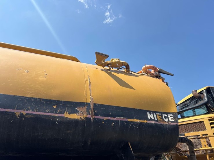 2005-caterpillar-740-image-19