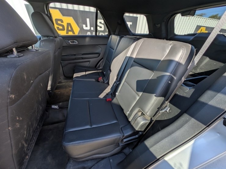 2017-ford-explorer-image-21