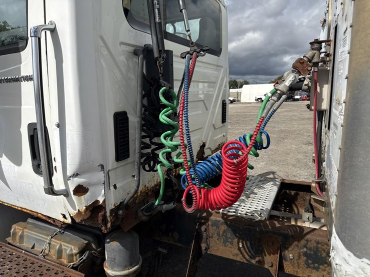 2007-international-durastar-4400-image-13