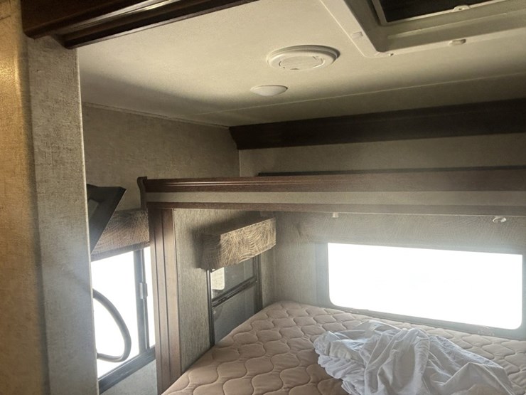2017-ford-e450-image-54